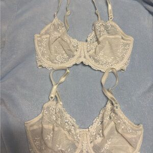 2 Wacoal white Lace Underwire Bra — lighting makes them look ivory